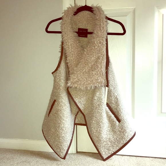 Love Tree Jackets & Blazers - Love Tree Faux Fur Vest